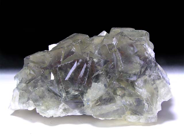 階段状蛍石 178gの階段状蛍石（中国産鉱物標本）