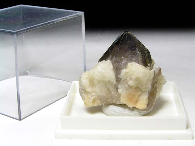 トライゴニック水晶、ヨーロッパ鉱物