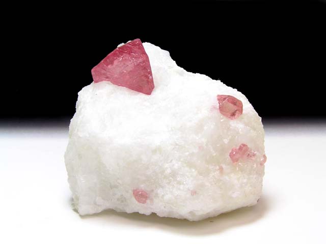 【鉱物標本】ヒボナイト/Hibonite　※レア標本！※ミャンマー 鉱物標本】ヒボナイト/Hibonite ※レア標本！※ミャンマー